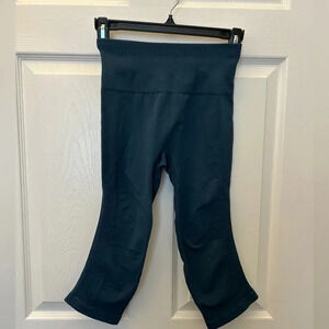 Lululemon Womens In The Flow Crop II Capri Leggings Green Jasper Size 4